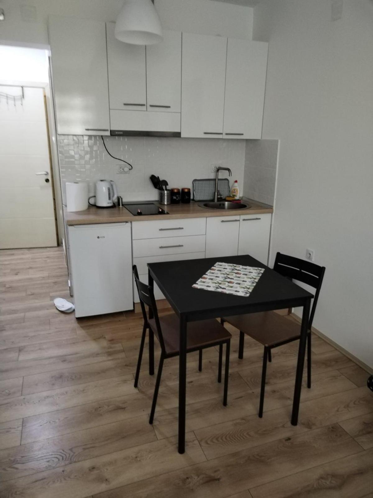 V & V Studio Apartments Ni الغرفة الصورة